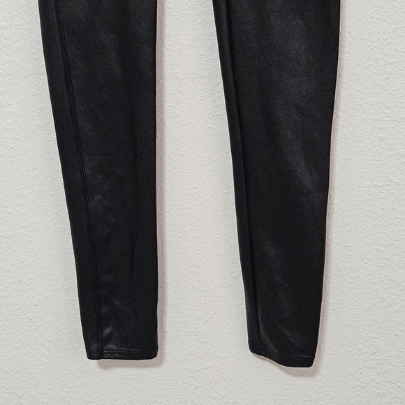 Spanx faux leather like leggings size medium - Picture 4 of 16